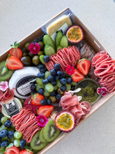 Load image into Gallery viewer, Medium Platter Box