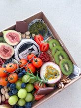 Load image into Gallery viewer, Medium Platter Box