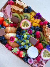 Load image into Gallery viewer, Hot girl breakfast Box