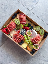 Load image into Gallery viewer, Medium Platter Box
